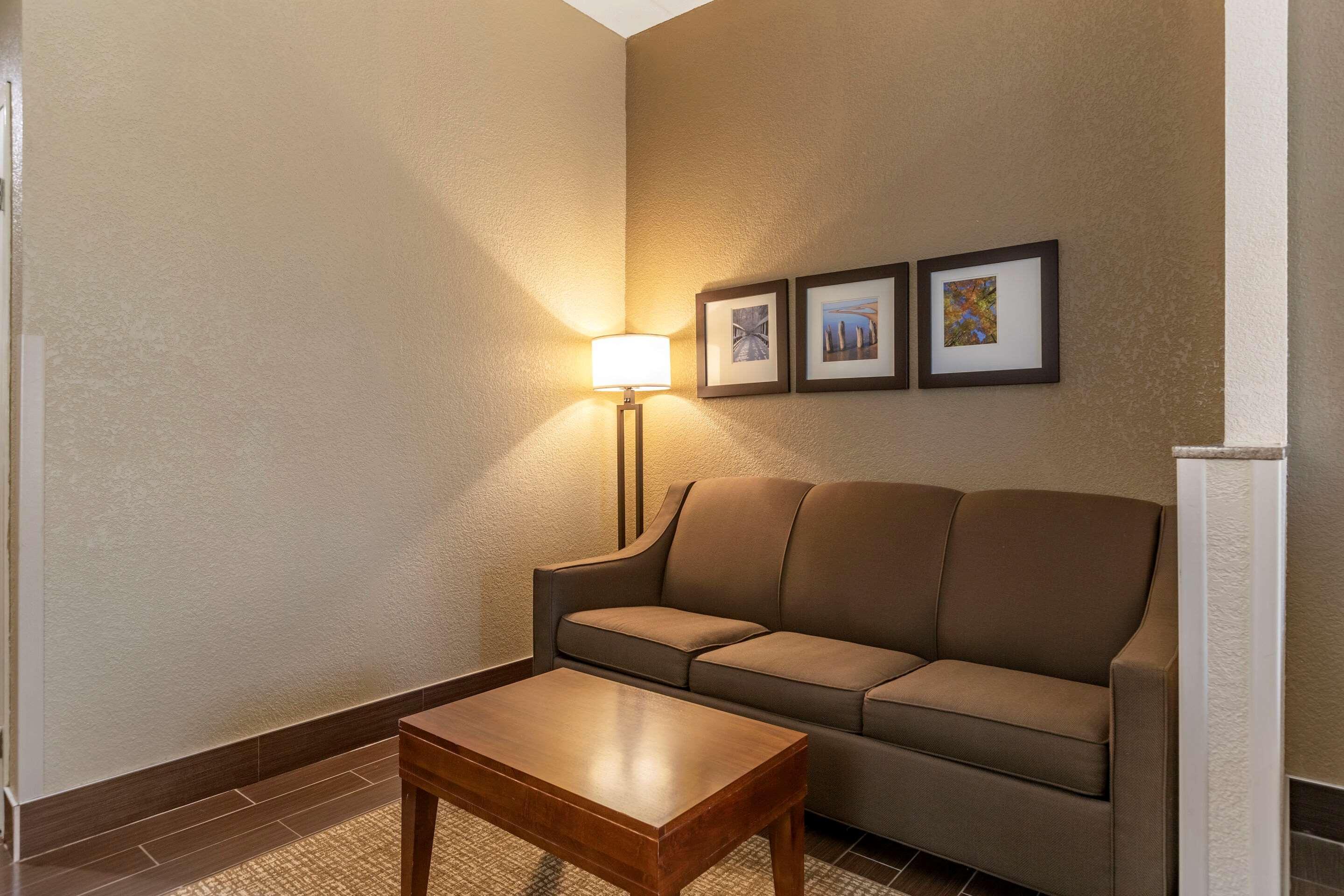 Hotel Comfort Grand Rapids South
