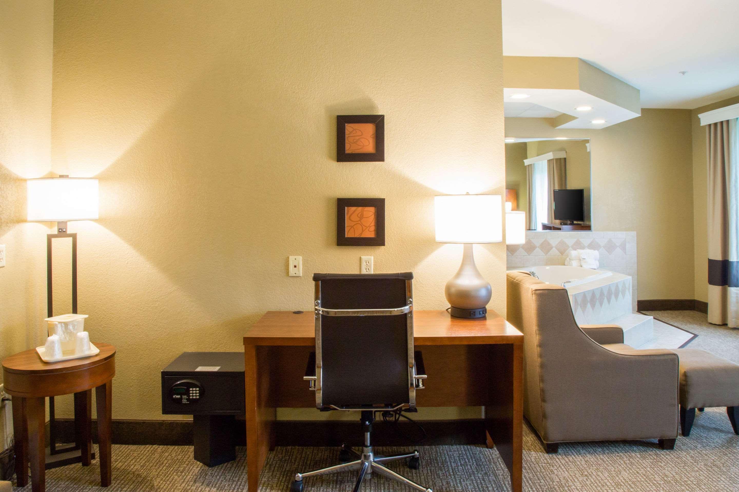 Hotel Comfort Grand Rapids South 3*